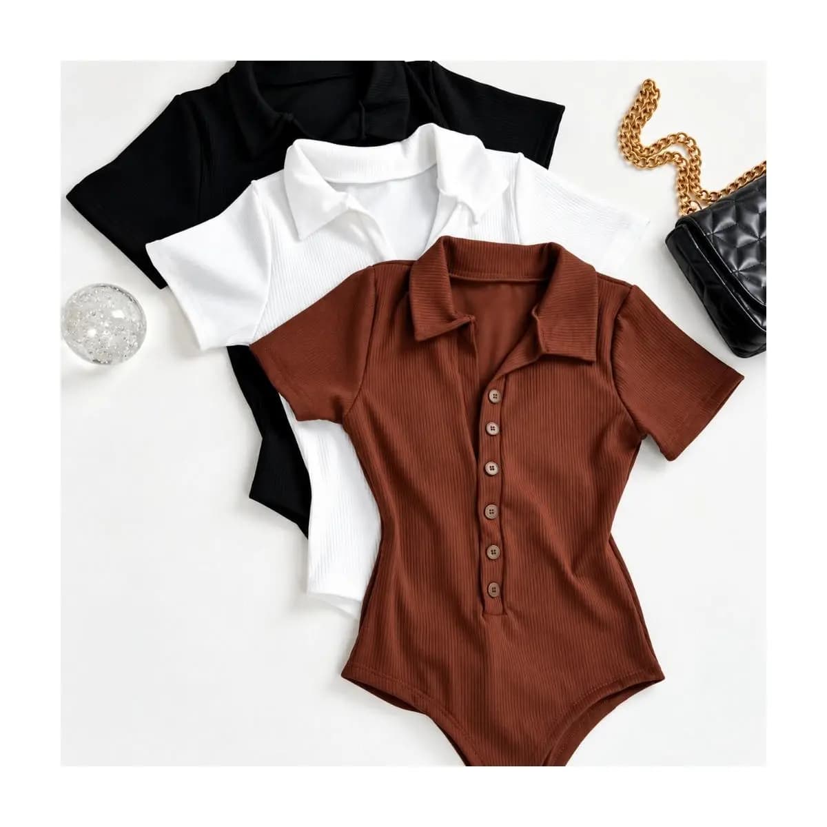 Body Feminino Gola Polo Canelado Manga Curta com Botões – Modelo Collant